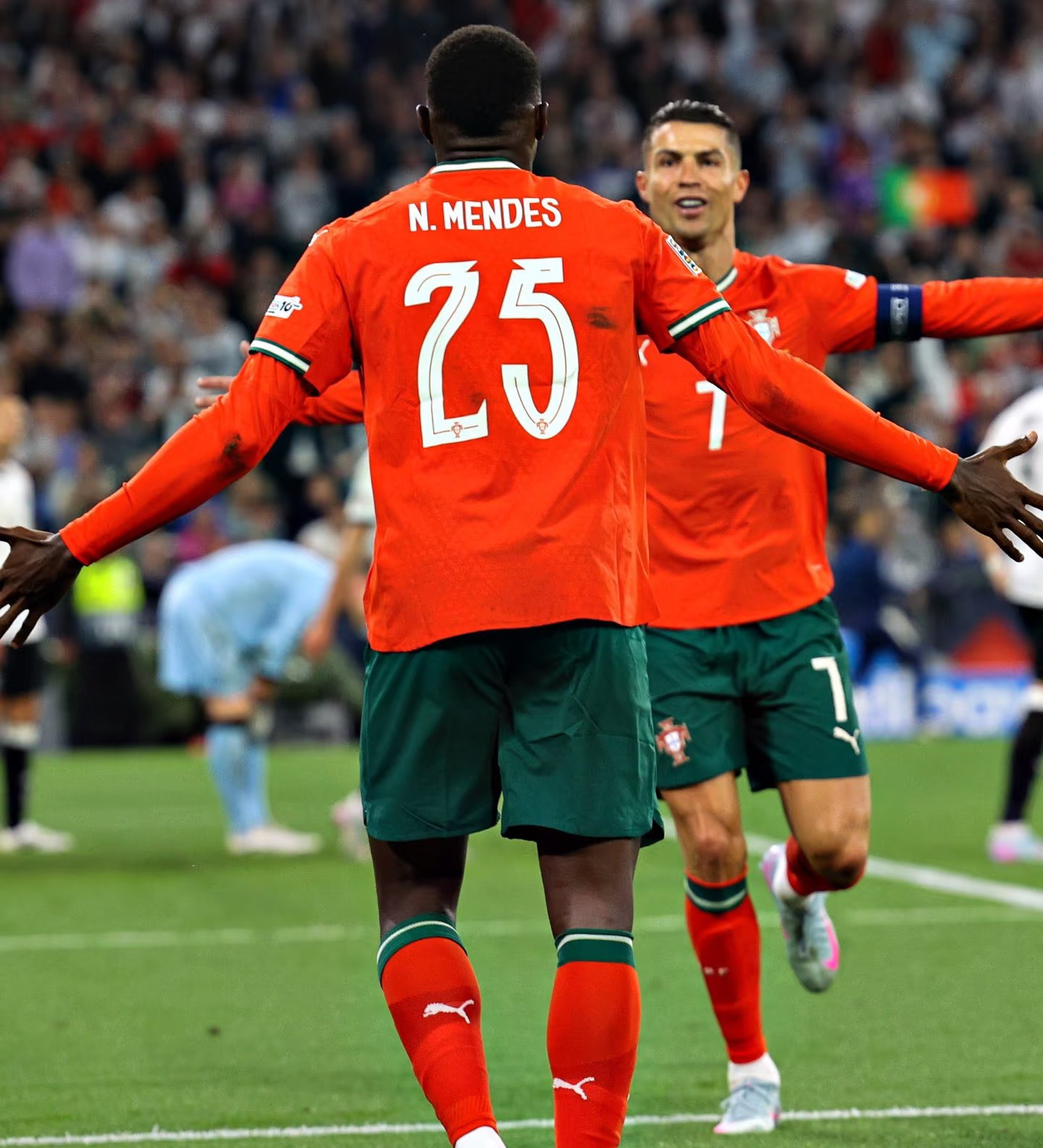 葡超倒计时,拜仁慕尼黑赛前再遭质疑,细节引发关注,态度坚定,身体对抗强度拉满的简单介绍-开云首页APP